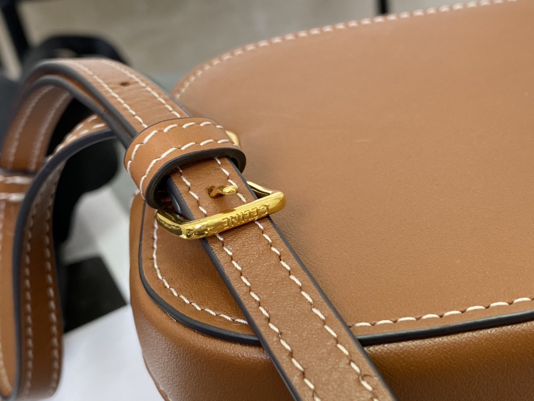 셀린느 셀린느 트리오페 퀴르 스몰 박스 숄더백 탄 199263 11 x 11 x 11 cm 상세 이미지 15