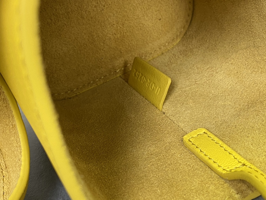 셀린느 셀린느 트리오페 퀴르 스몰 박스 숄더백 옐로우 199263 11 x 11 x 11 cm 상세 이미지 12