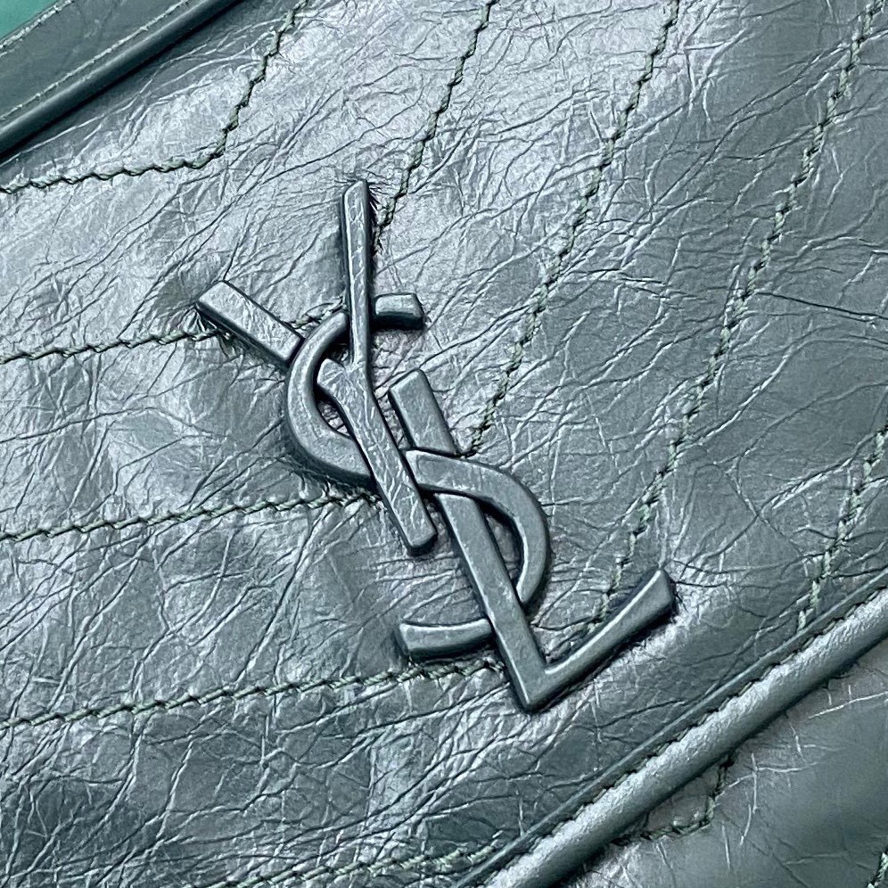 생로랑 공장 생로랑 여성 니키 미디움 체인 숄더백 다크 그린 498894 Size :  28 x 14 x 20 cm 상세 이미지 4