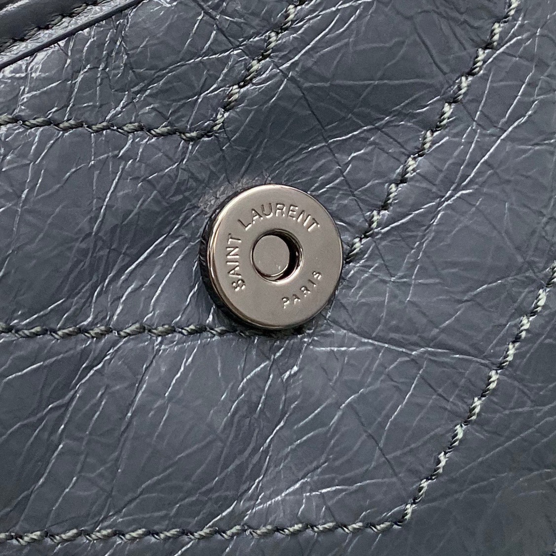 생로랑 공장 생로랑 여성 니키 미디움 체인 숄더백 네이비 498894 Size :  28 x 14 x 20 cm 상세 이미지 5