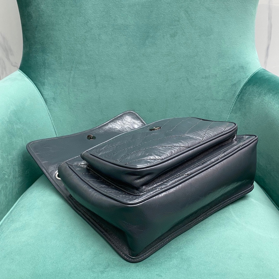 생로랑 공장 생로랑 여성 니키 미디움 체인 숄더백 네이비 498894 Size :  28 x 14 x 20 cm 상세 이미지 8