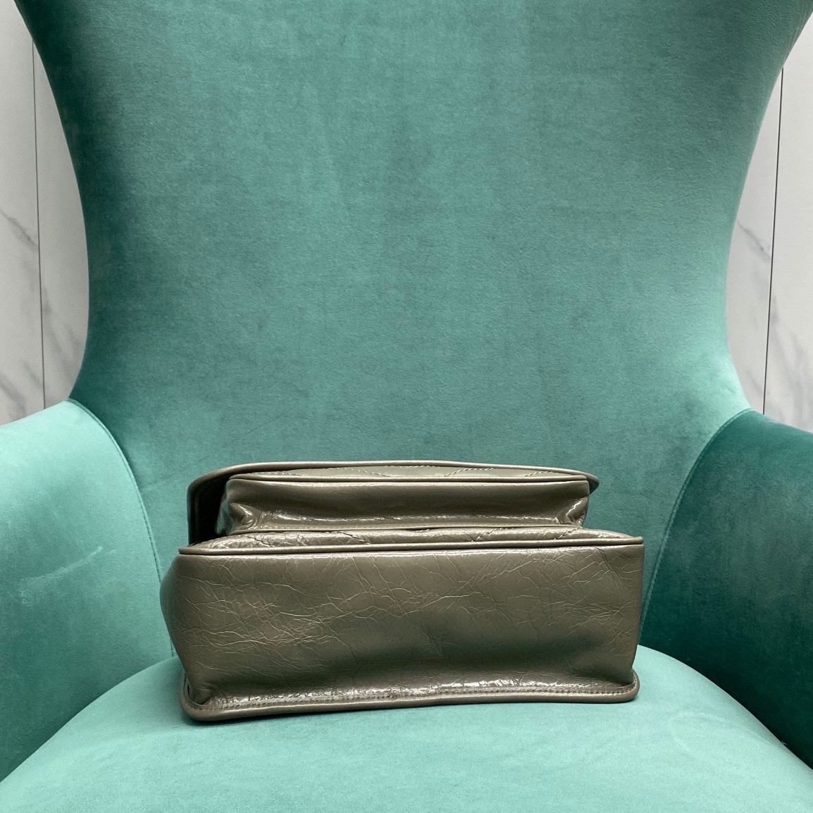 생로랑 공장 생로랑 여성 니키 미디움 체인 숄더백 올리브 498894 Size :  28 x 14 x 20 cm 상세 이미지 9