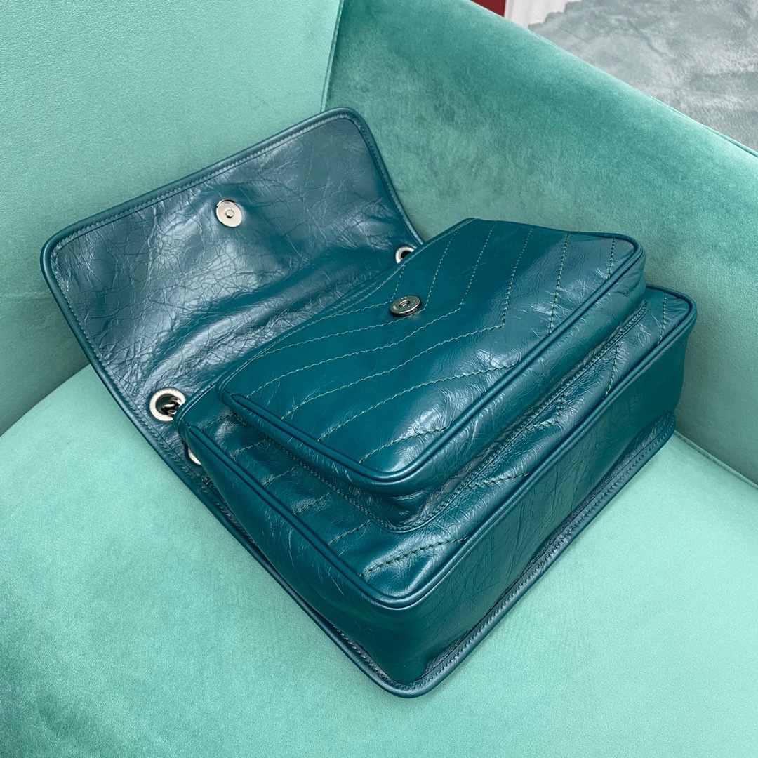 생로랑 공장 생로랑 여성 니키 미디움 체인 숄더백 다크그린 498894 Size :  28 x 14 x 20 cm 상세 이미지 8