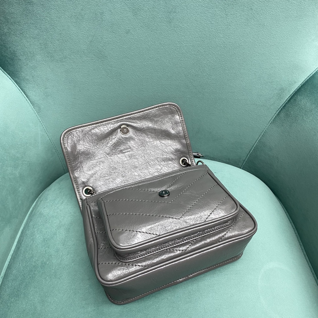 생로랑 생로랑 니키 숄더 스몰 그레이 633160 Size :  22 x 17 x 12 cm 상세 이미지 8