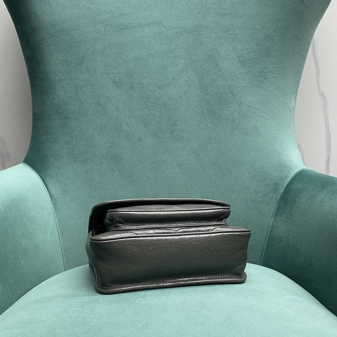 생로랑 생로랑 니키 숄더 스몰 그레이 633160 Size :  22 x 17 x 12 cm 상세 이미지 9