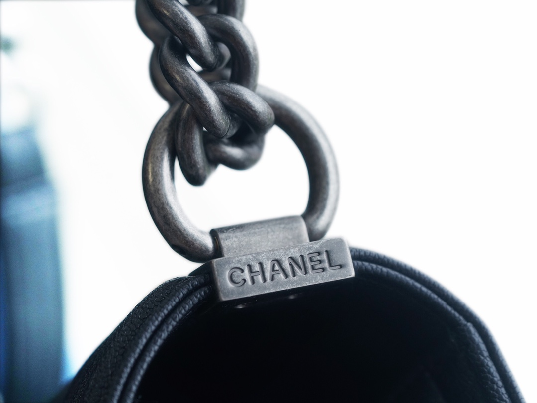 샤넬 팬더샵 샤넬 보이백 캐비어 다크 블루 은장 미디움 사이즈 25cm 상세 이미지 14