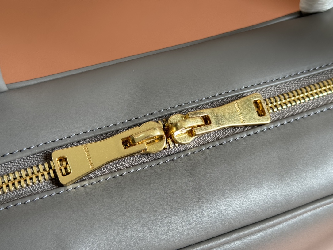 미우미우 미우미우 BEAU 레더 토트백 그레이 5bb117 W34×H23×D10cm 상세 이미지 4