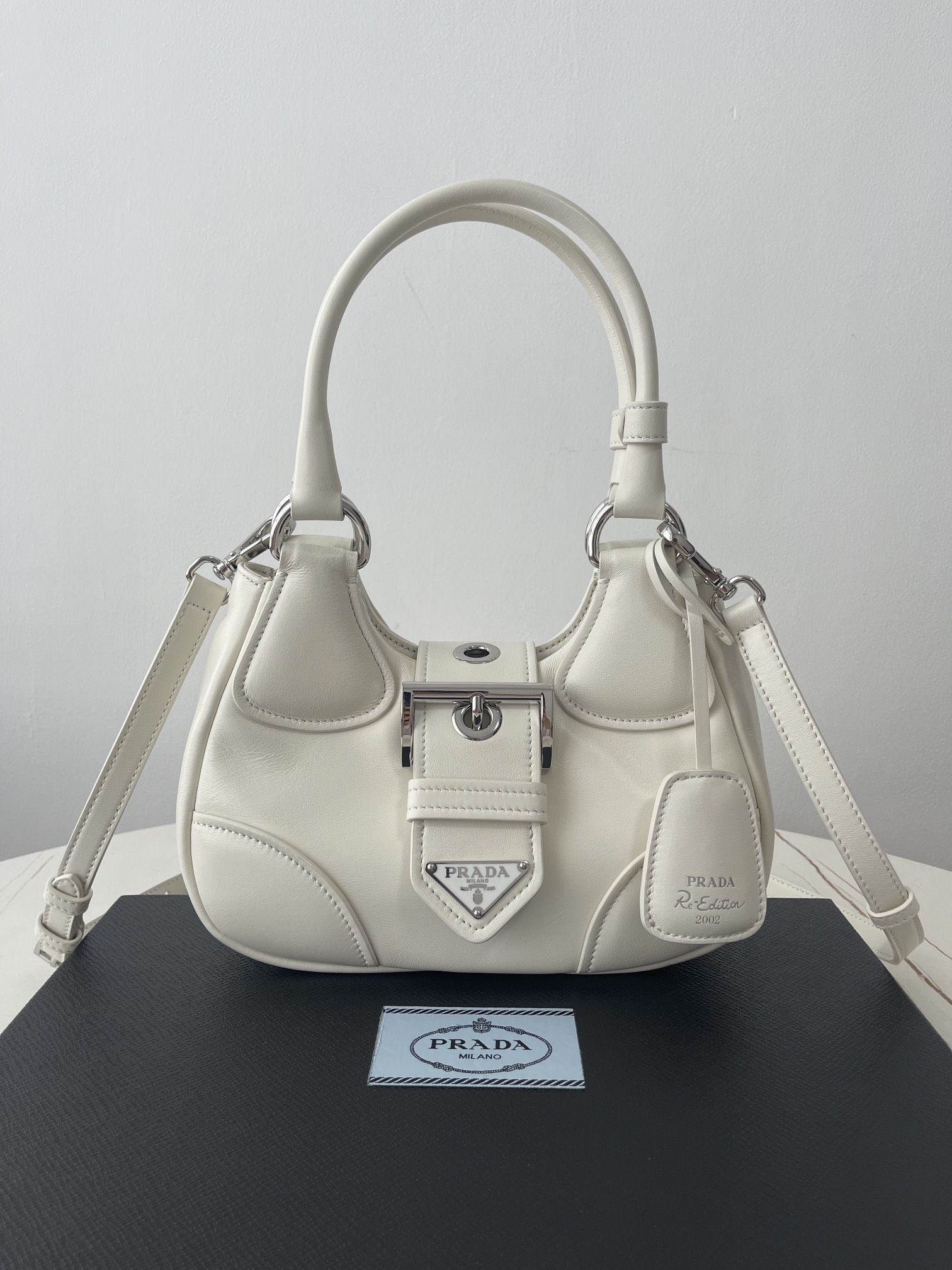 프라다 프라다 패딩 문 숄더백 화이트 1BA381 7.5×22.5×16cm 상세 이미지 1