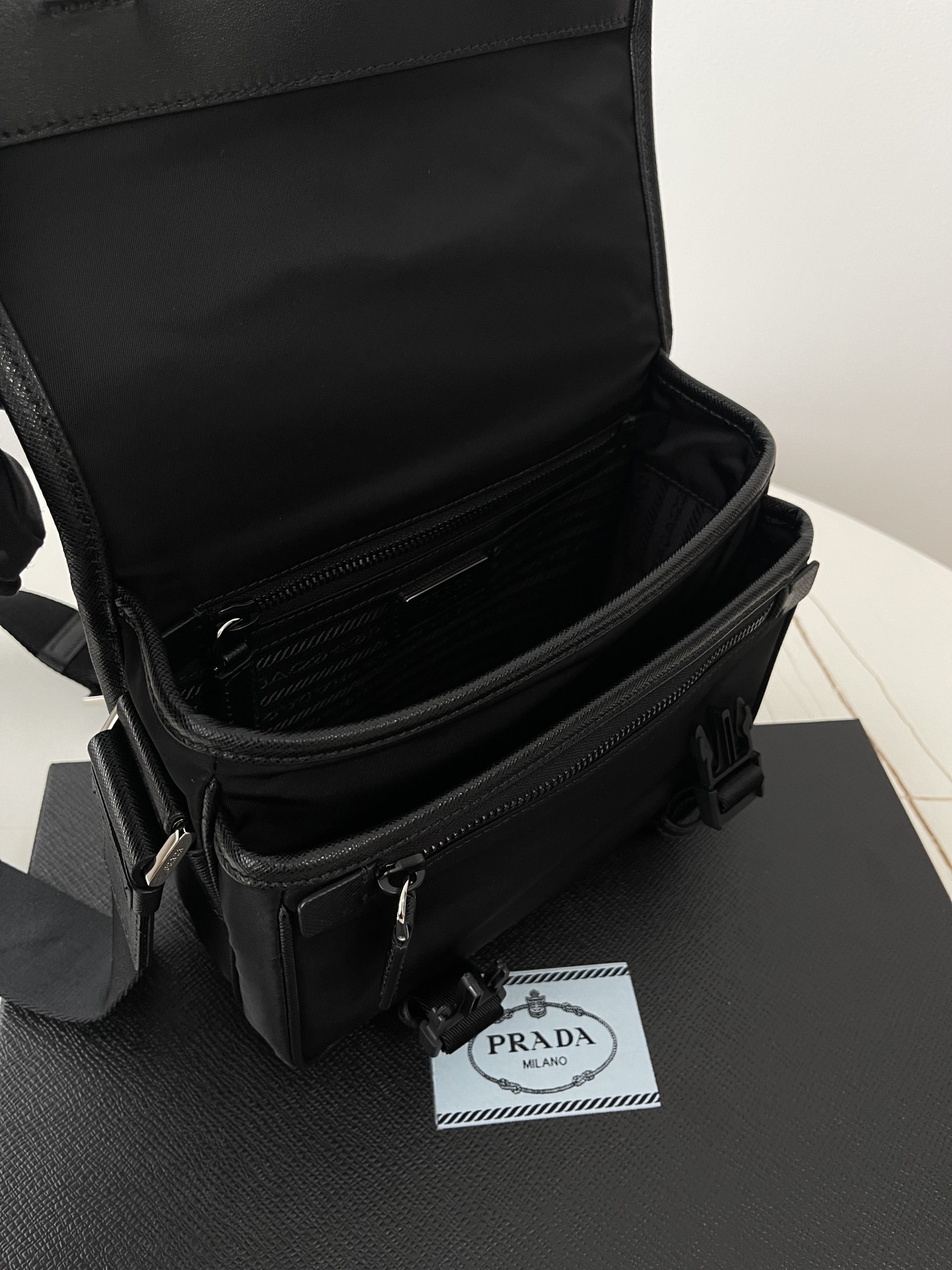 프라다 프라다 포켓 리나일론 숄더백 22 블랙 1BD334 22×16×8.5cm 상세 이미지 3