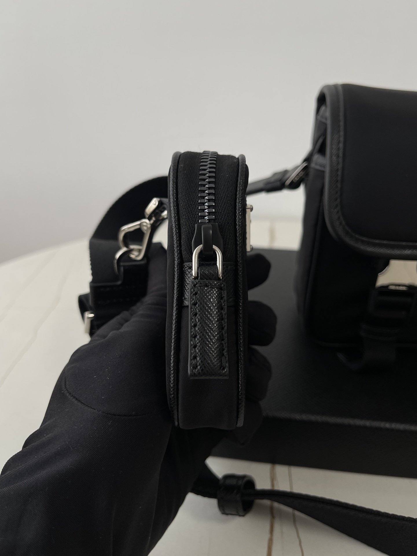 프라다 프라다 포켓 리나일론 숄더백 22 블랙 1BD334 22×16×8.5cm 상세 이미지 5