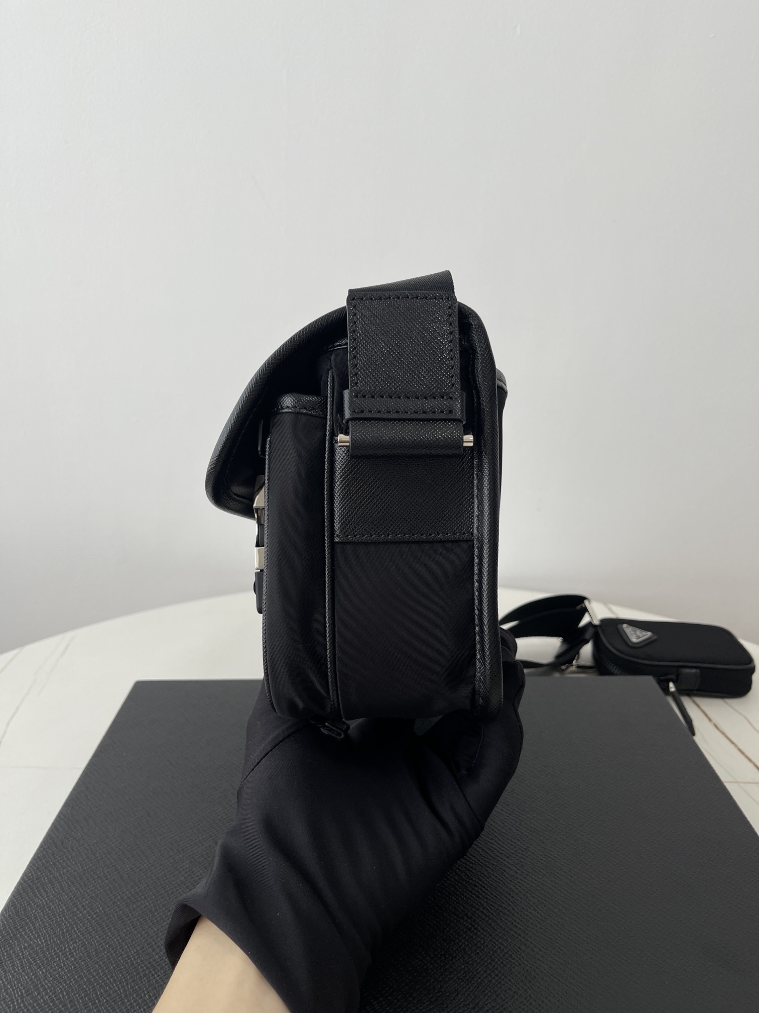 프라다 프라다 포켓 리나일론 숄더백 22 블랙 1BD334 22×16×8.5cm 상세 이미지 6