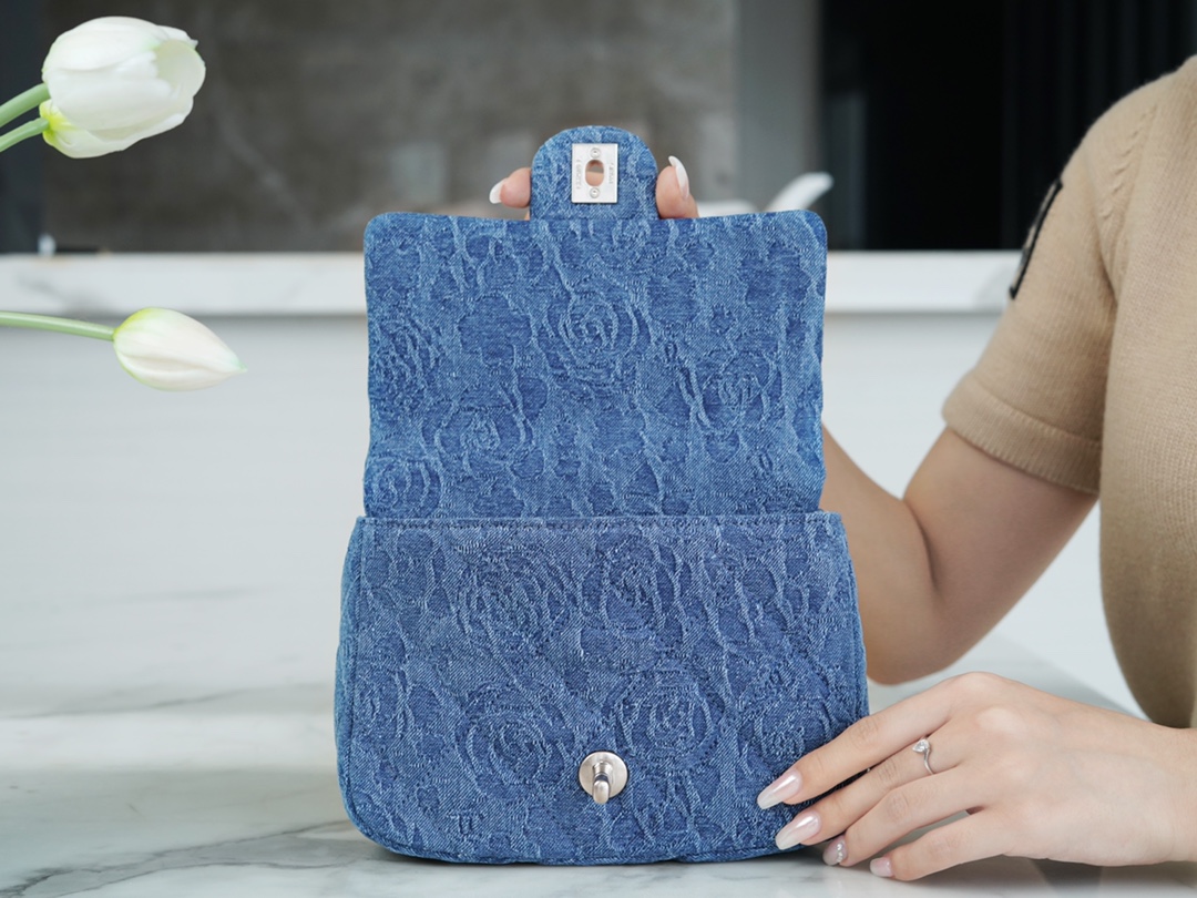 샤넬 팬더샵 샤넬 23P 카멜리아 스윗하트볼 플랩백 은장 미니 사이즈 12×19×8cm 상세 이미지 4