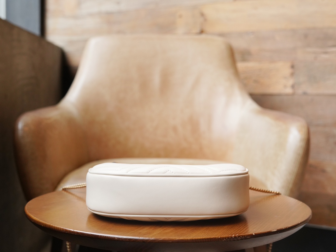 구찌 구찌 GG 마몽 하프문 쉐입 미니백 화이트 699514 사이즈 21.5*11*5cm 상세 이미지 2