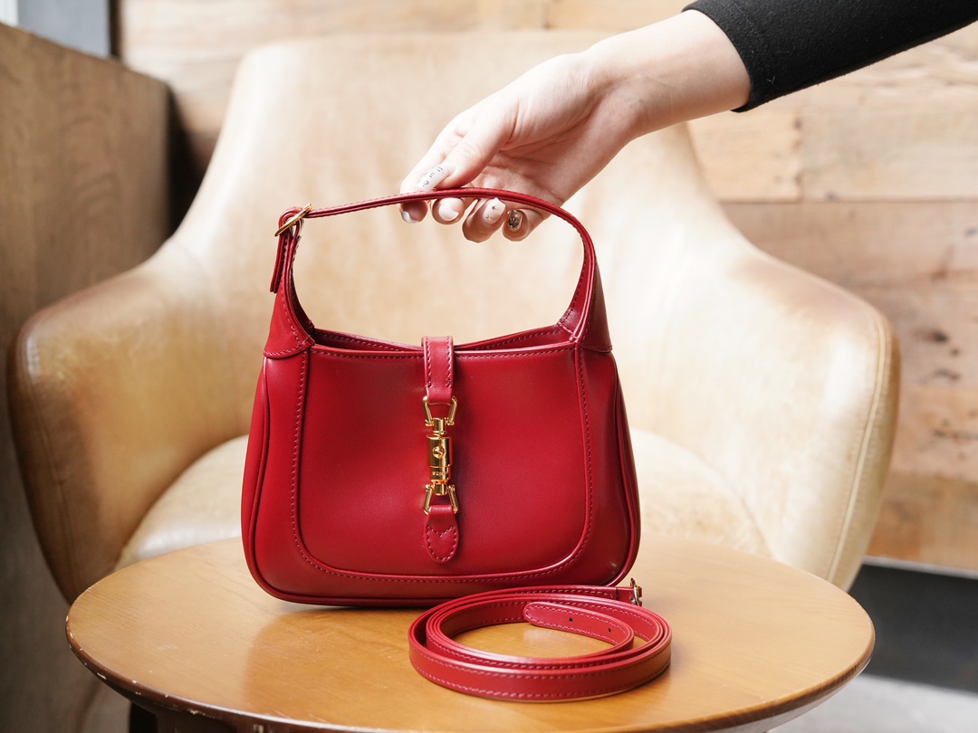 구찌 구찌 재키 숄더백 미니 레드 레더 636709 사이즈 19*13*3cm 상세 이미지 1