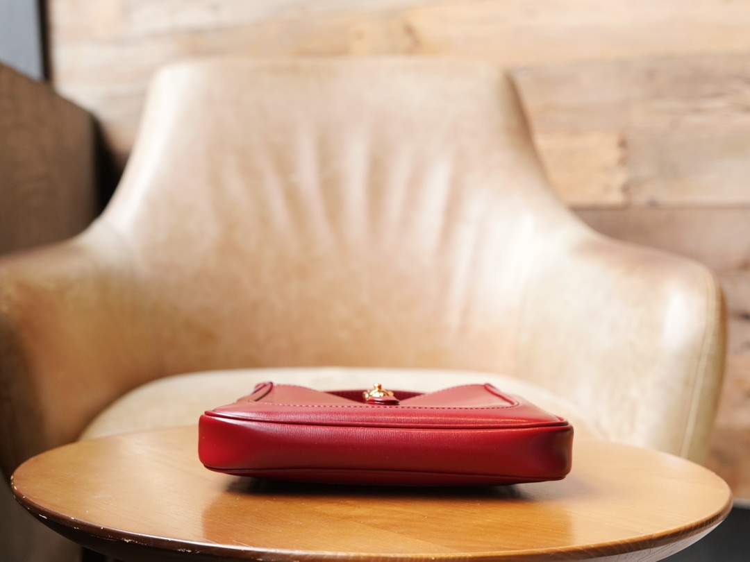 구찌 구찌 재키 숄더백 미니 레드 레더 636709 사이즈 19*13*3cm 상세 이미지 8