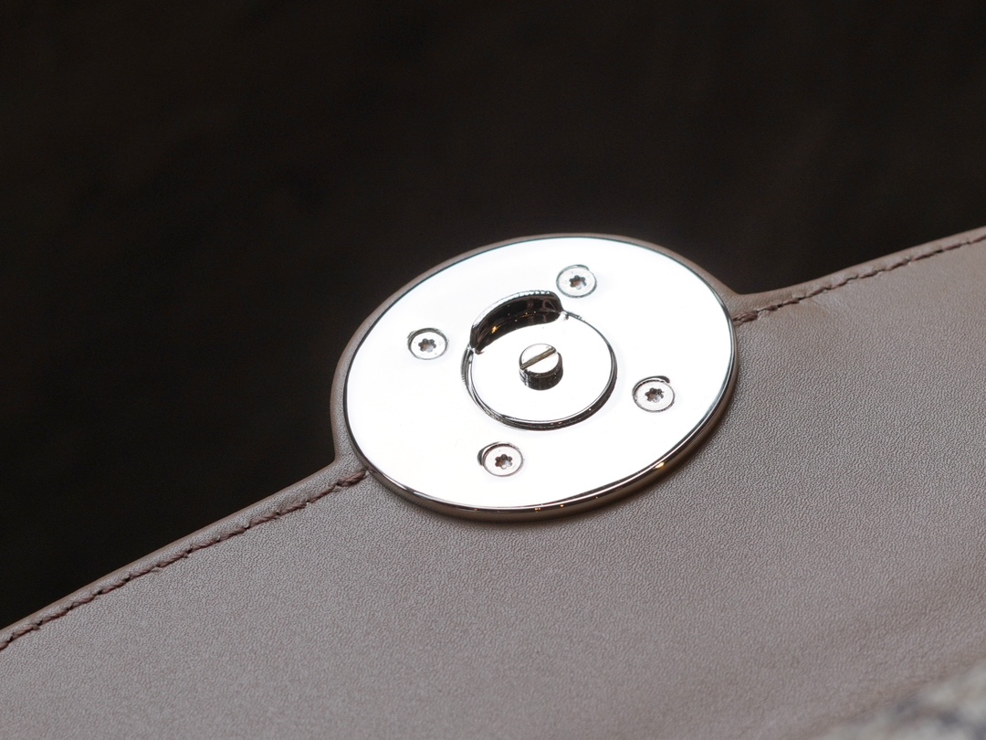 구찌 구찌 쁘띠 GG 미니백 760194 92TIG 9770 사이즈 10*18.5*4cm 상세 이미지 11