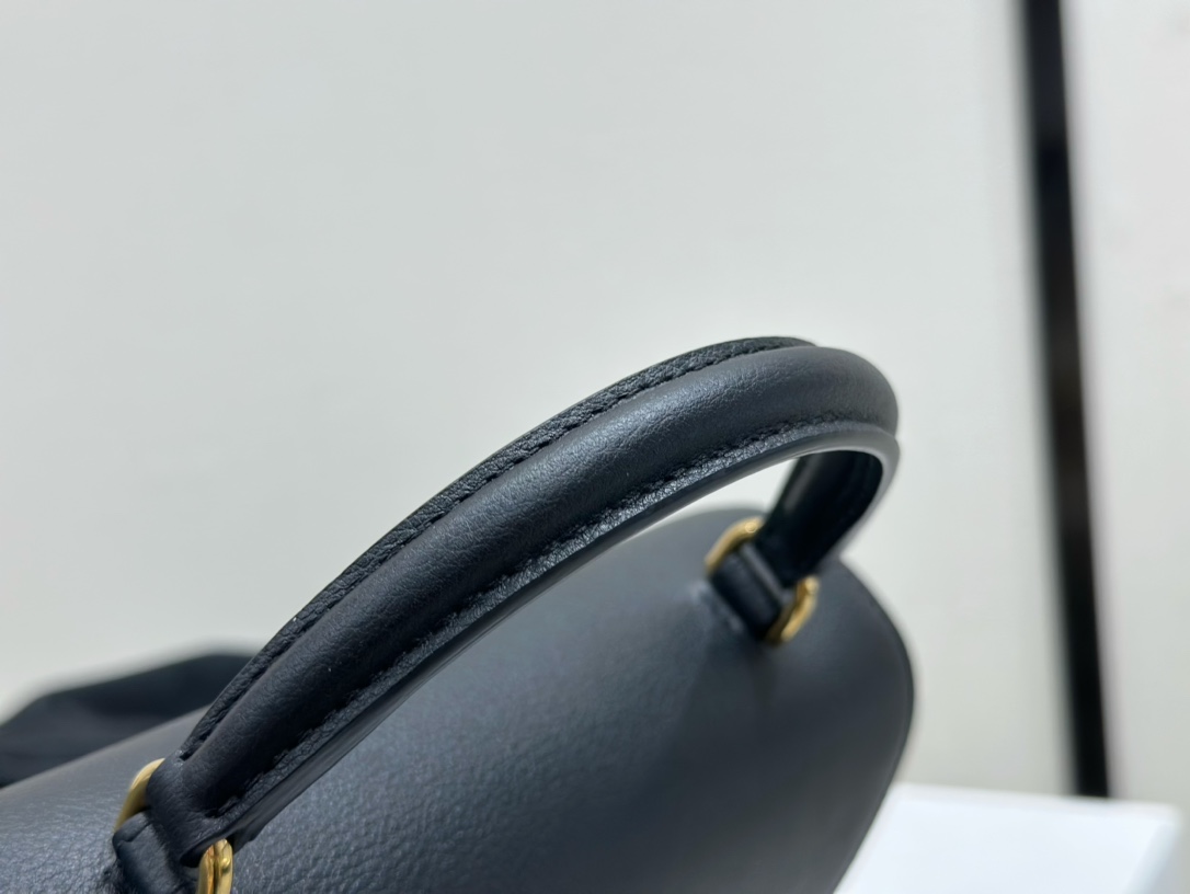 셀린느 셀린느 틴 니노백 샤이니 블랙 숄더백 118113 20 x 13 x 8 cm 상세 이미지 8