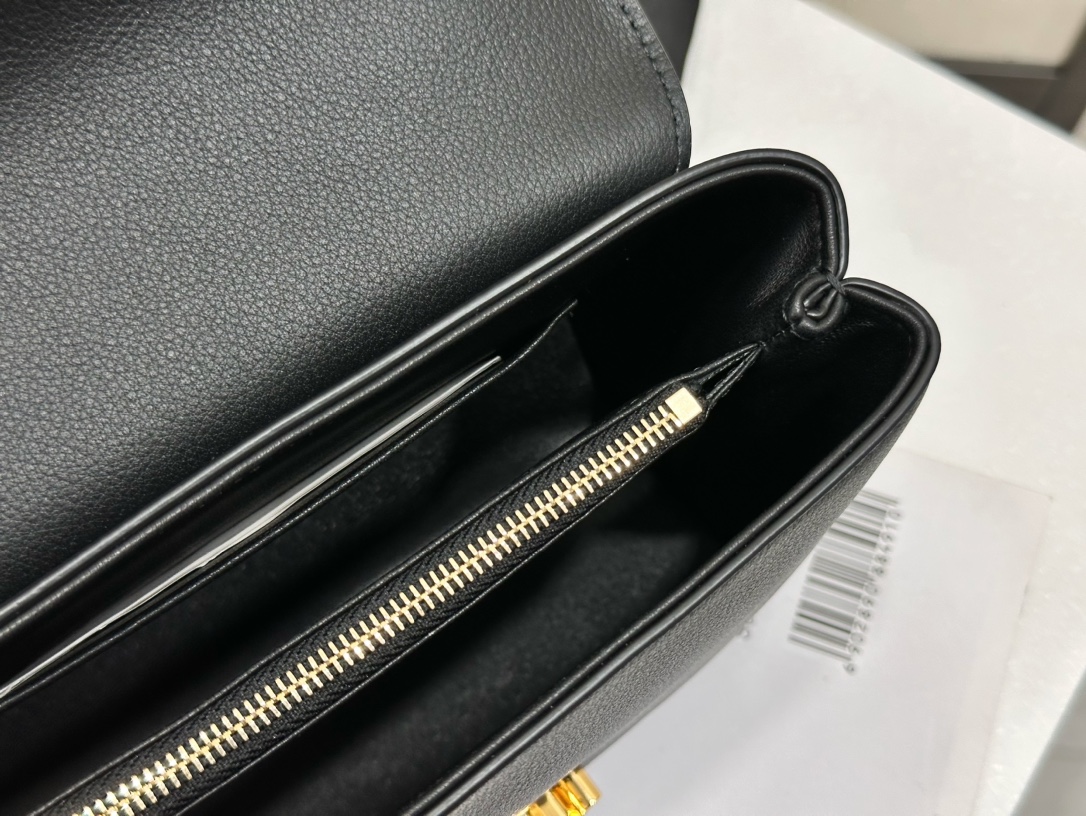 셀린느 셀린느 틴 니노백 샤이니 블랙 숄더백 118113 20 x 13 x 8 cm 상세 이미지 15