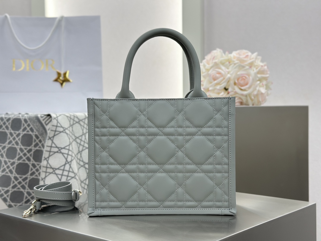 디올 디올 스몰 북 토트백 매크로까나쥬 그레이 26.5 x 21 x 14 cm 상세 이미지 2