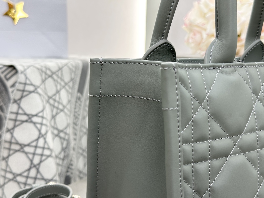 디올 디올 스몰 북 토트백 매크로까나쥬 그레이 26.5 x 21 x 14 cm 상세 이미지 7