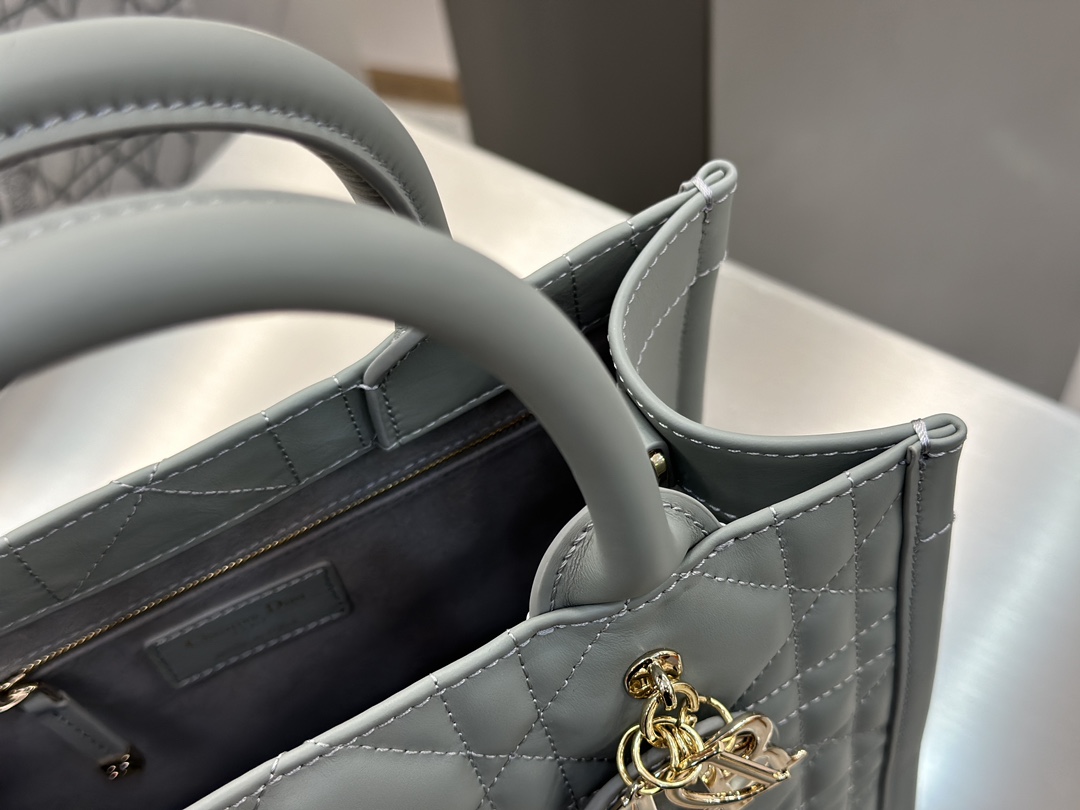 디올 디올 스몰 북 토트백 매크로까나쥬 그레이 26.5 x 21 x 14 cm 상세 이미지 11