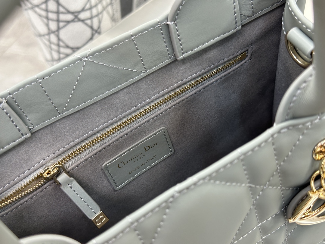 디올 디올 스몰 북 토트백 매크로까나쥬 그레이 26.5 x 21 x 14 cm 상세 이미지 18