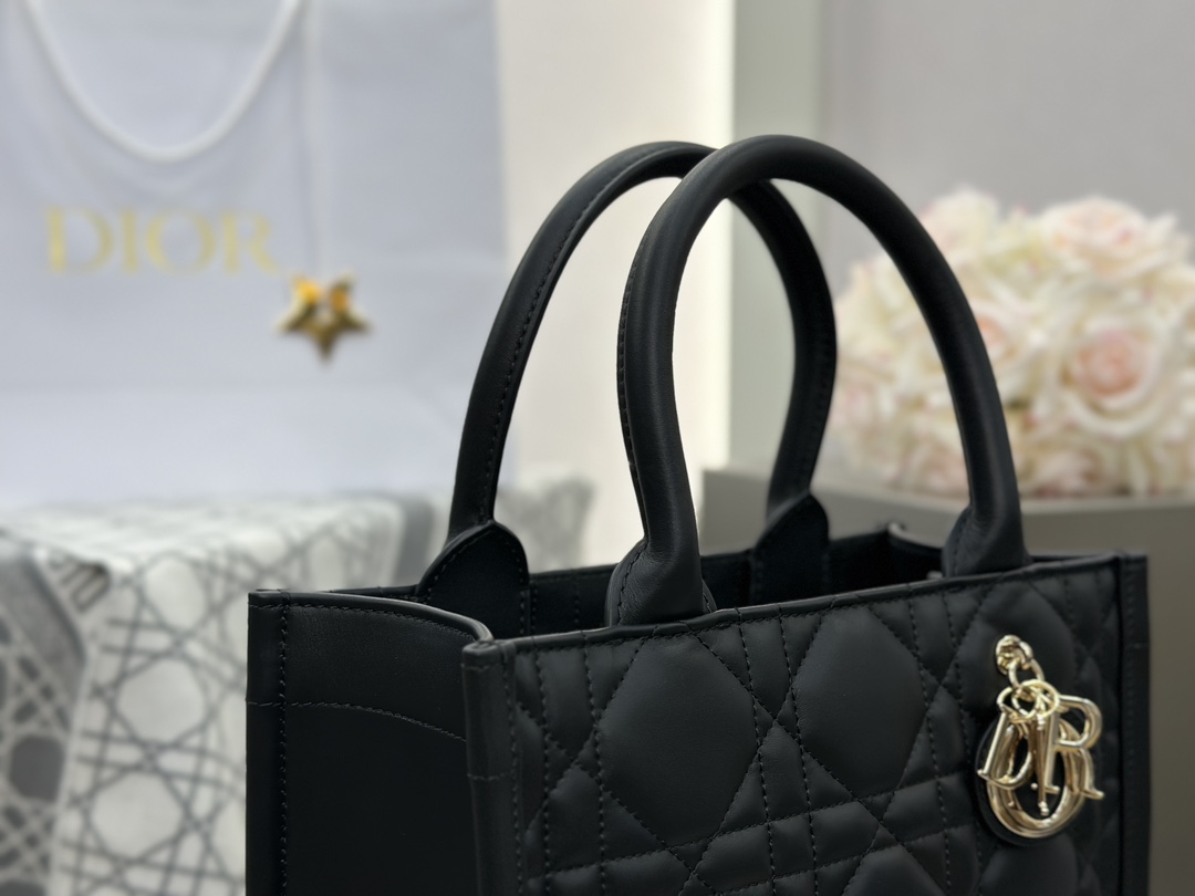 디올 디올 스몰 북 토트백 매크로까나쥬 블랙 26.5 x 21 x 14 cm 상세 이미지 8