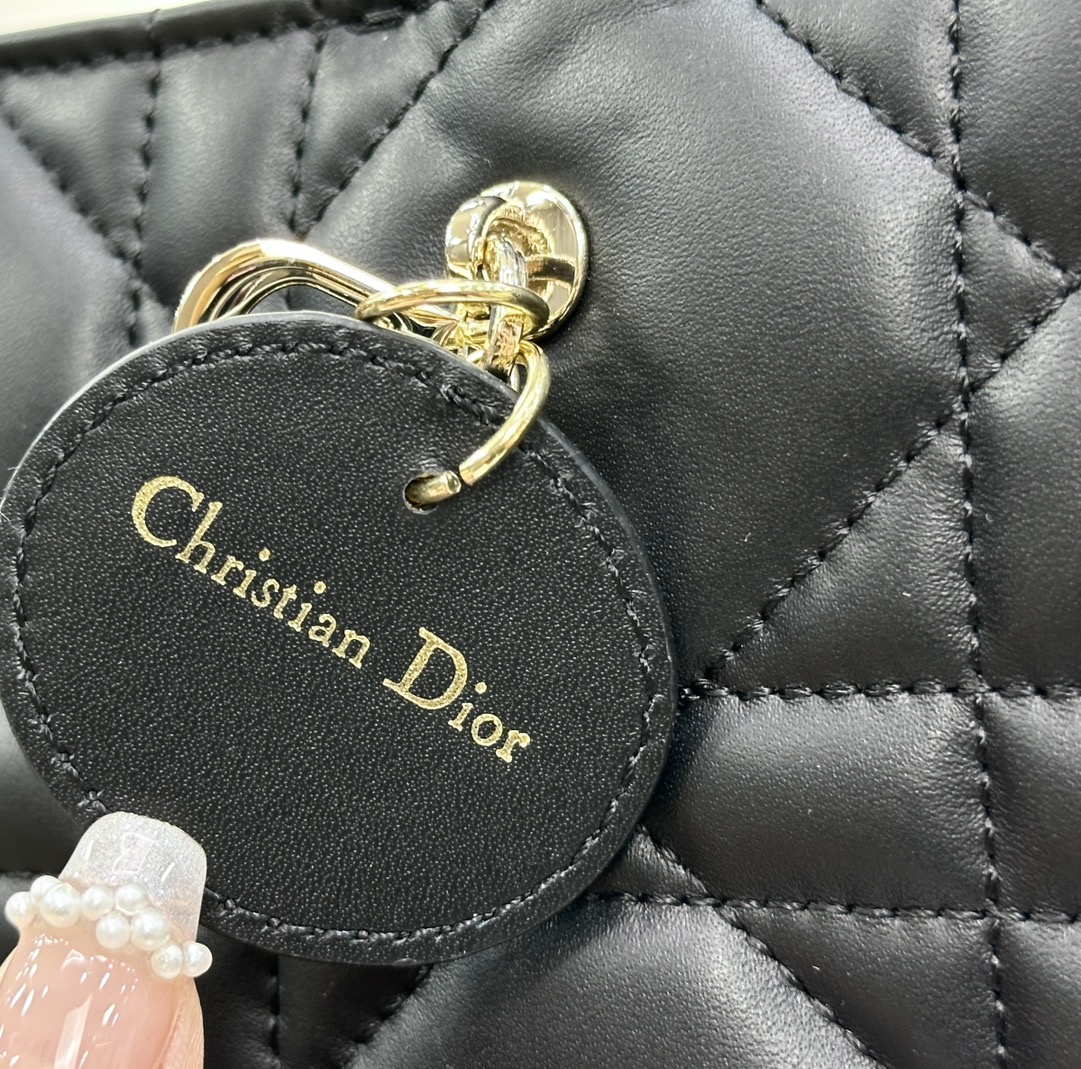 디올 디올 스몰 북 토트백 매크로까나쥬 블랙 26.5 x 21 x 14 cm 상세 이미지 15