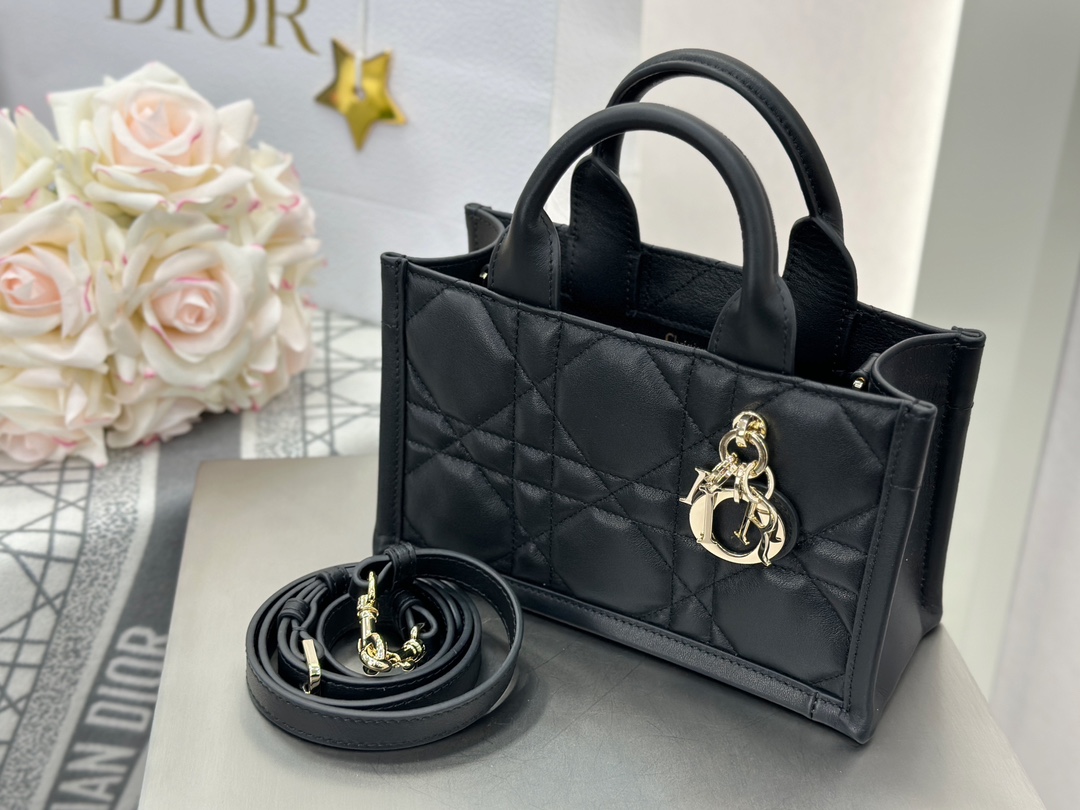 디올 디올 미니 스트랩 북 토트백 매크로까나쥬 블랙 21.5 x 13 x 7.5 cm 상세 이미지 3