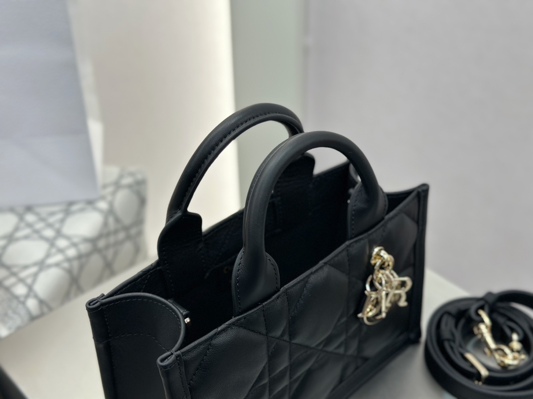 디올 디올 미니 스트랩 북 토트백 매크로까나쥬 블랙 21.5 x 13 x 7.5 cm 상세 이미지 5