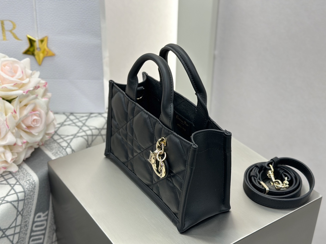 디올 디올 미니 스트랩 북 토트백 매크로까나쥬 블랙 21.5 x 13 x 7.5 cm 상세 이미지 6