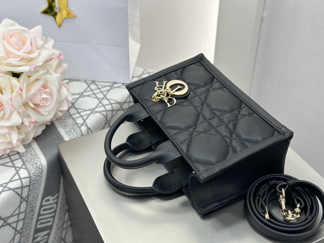 디올 디올 미니 스트랩 북 토트백 매크로까나쥬 블랙 21.5 x 13 x 7.5 cm 상세 이미지 7