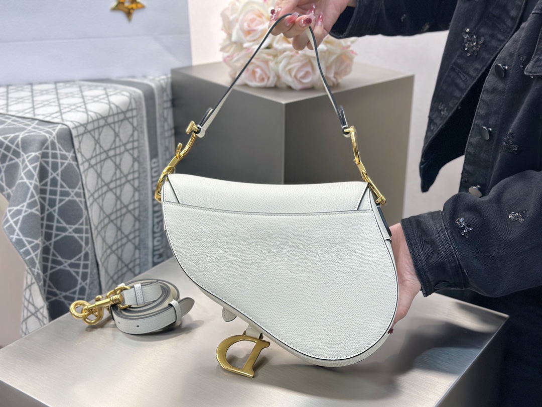 디올 디올 미디엄 새들 스트랩 백 라떼 25.5 x 20 x 6.5 cm 상세 이미지 2