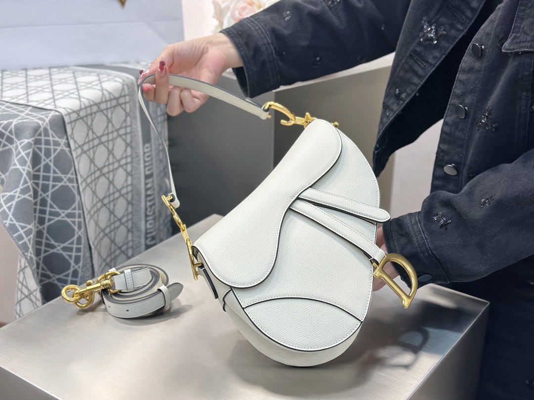 디올 디올 미디엄 새들 스트랩 백 라떼 25.5 x 20 x 6.5 cm 상세 이미지 3