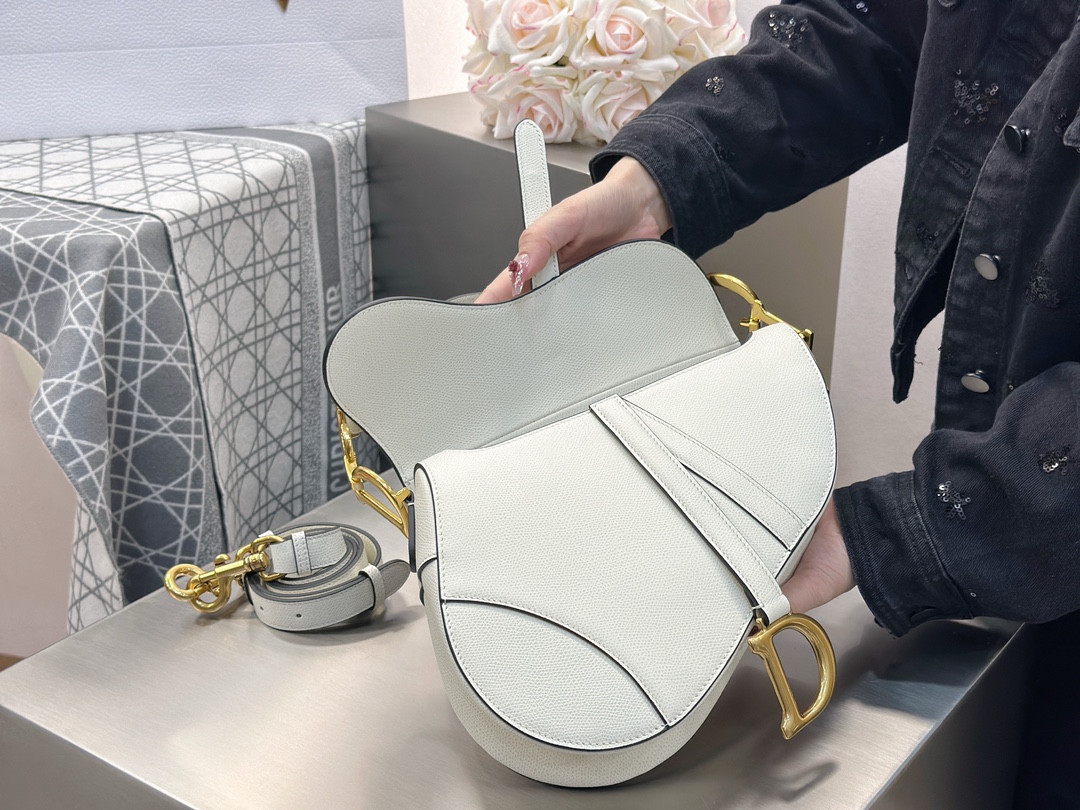 디올 디올 미디엄 새들 스트랩 백 라떼 25.5 x 20 x 6.5 cm 상세 이미지 4