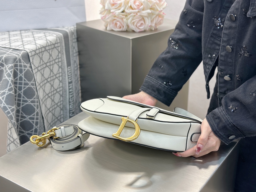 디올 디올 미디엄 새들 스트랩 백 라떼 25.5 x 20 x 6.5 cm 상세 이미지 5