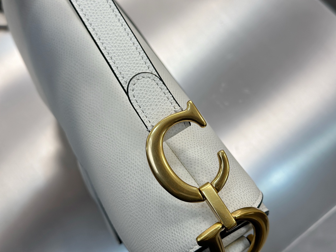 디올 디올 미디엄 새들 스트랩 백 라떼 25.5 x 20 x 6.5 cm 상세 이미지 7