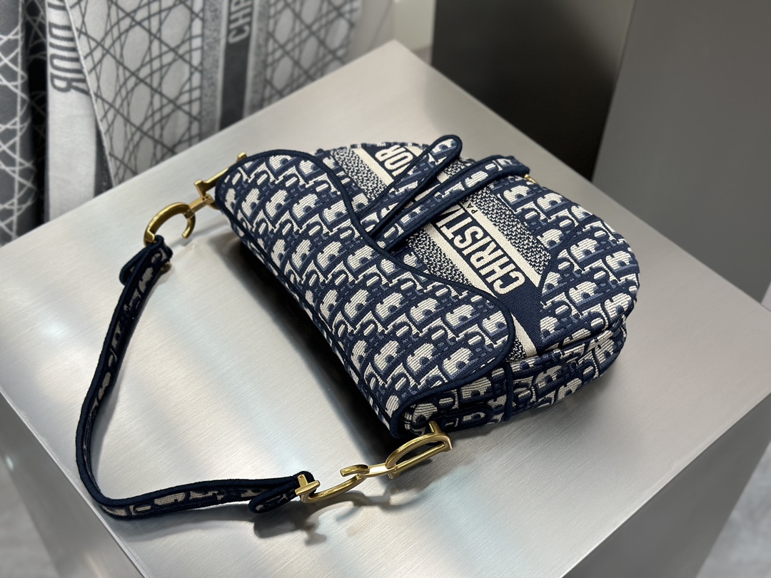 디올 디올 미디엄 새들 스트랩 백 오블리크 자카드 패브릭 25.5 x 20 x 6.5 cm 상세 이미지 6