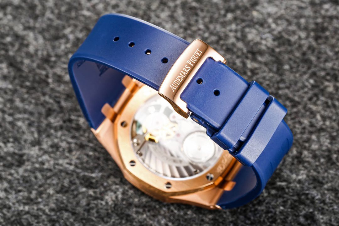 오데마피게 R8공장 오데마피게 로얄오크 셀프와인딩 플라잉 투르비용 26522OR.OO.1220OR.01 2924 무브먼트 상세 이미지 8