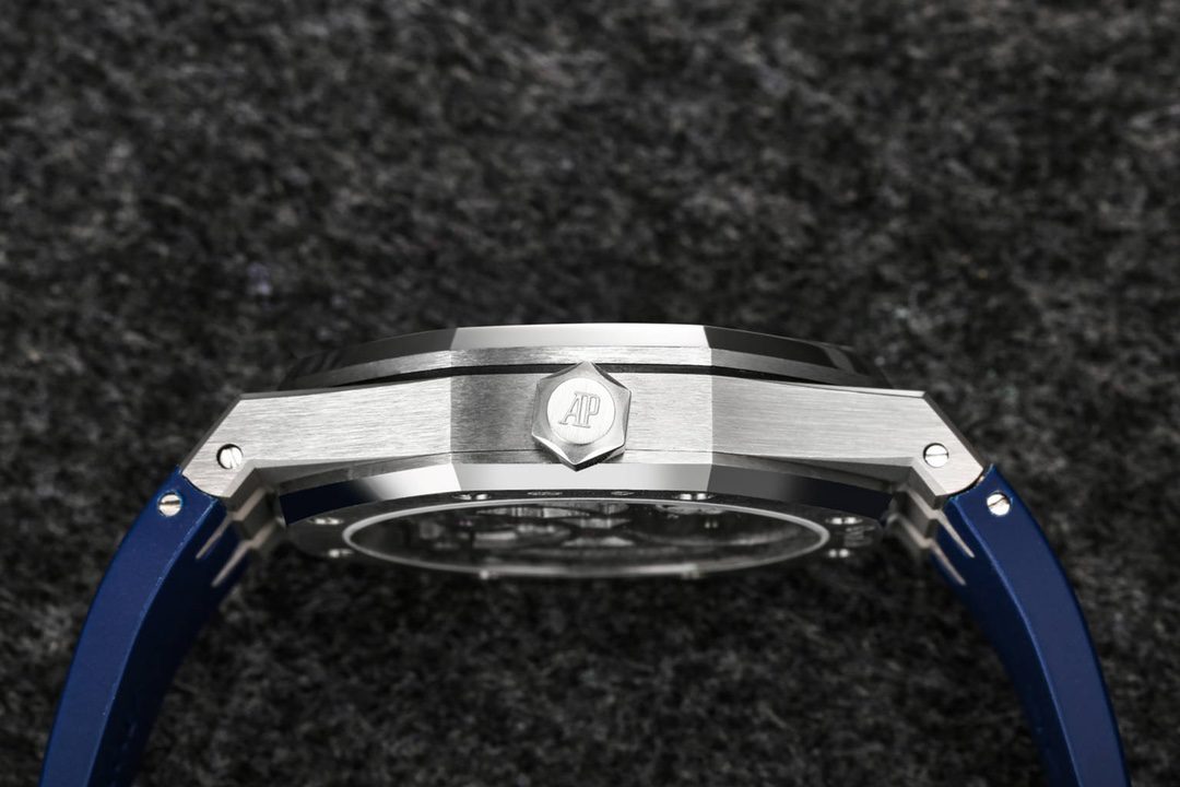 오데마피게 R8공장 오데마피게 로얄오크 셀프와인딩 플라잉 투르비용 26521PT.YY.1220PT.01 2924 무브먼트 상세 이미지 6