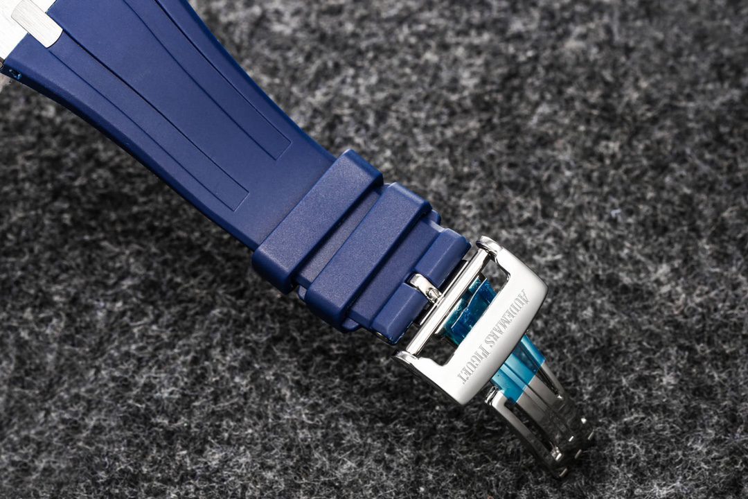 오데마피게 R8공장 오데마피게 로얄오크 셀프와인딩 플라잉 투르비용 26521PT.YY.1220PT.01 2924 무브먼트 상세 이미지 8