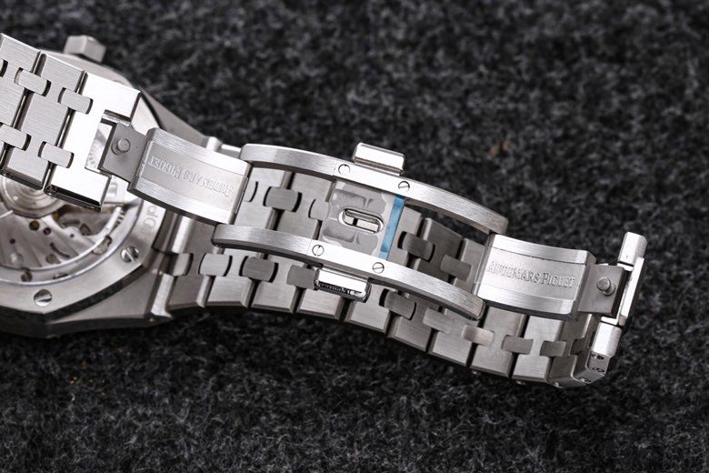 오데마피게 R8공장 오데마피게 로얄오크 셀프와인딩 플라잉 투르비용 26530TI.OO.1220TI.01 2950 무브먼트 상세 이미지 9