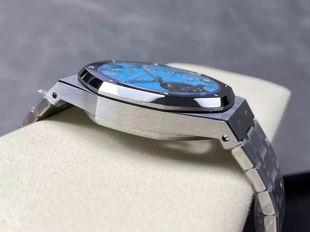 오데마피게 R8공장 오데마피게 로얄오크 셀프와인딩 플라잉 투르비용 26530PT.OO.1220PT.01 2950 무브먼트 상세 이미지 5