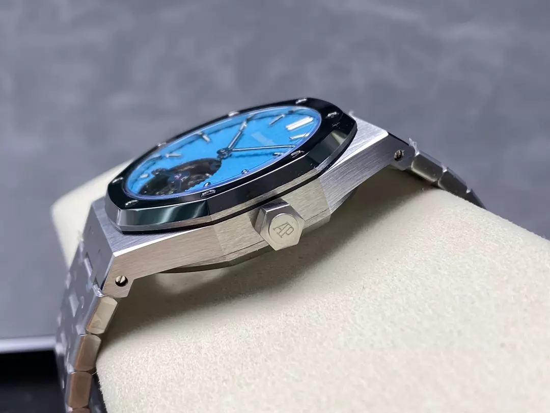 오데마피게 R8공장 오데마피게 로얄오크 셀프와인딩 플라잉 투르비용 26530PT.OO.1220PT.01 2950 무브먼트 상세 이미지 6