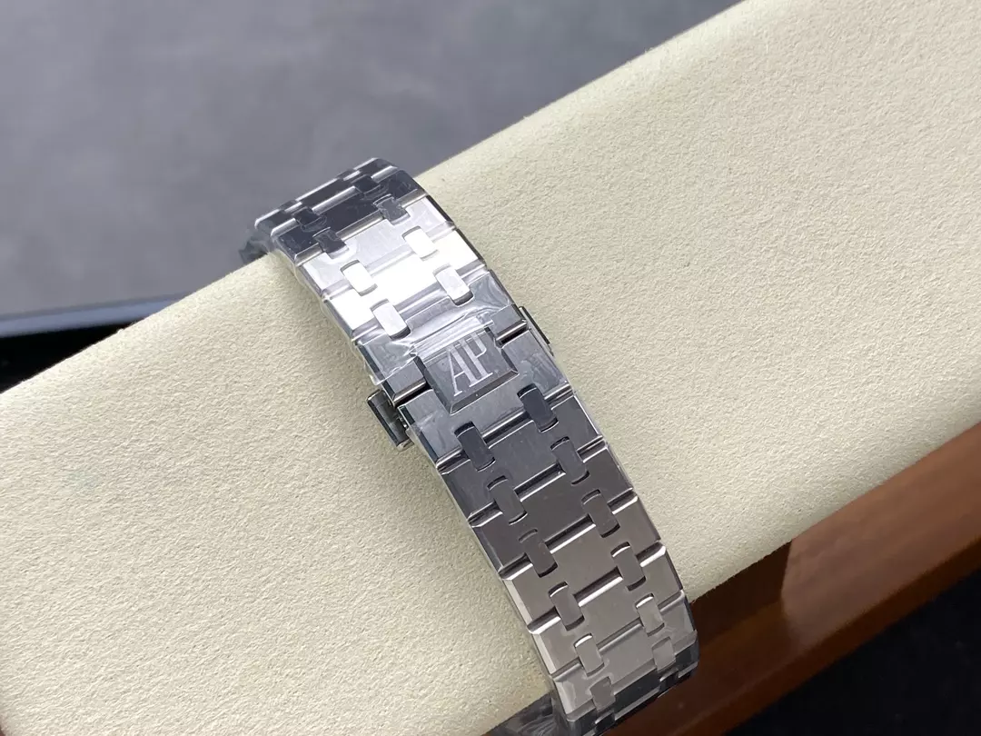 오데마피게 R8공장 오데마피게 로얄오크 셀프와인딩 플라잉 투르비용 26530PT.OO.1220PT.01 2950 무브먼트 상세 이미지 8