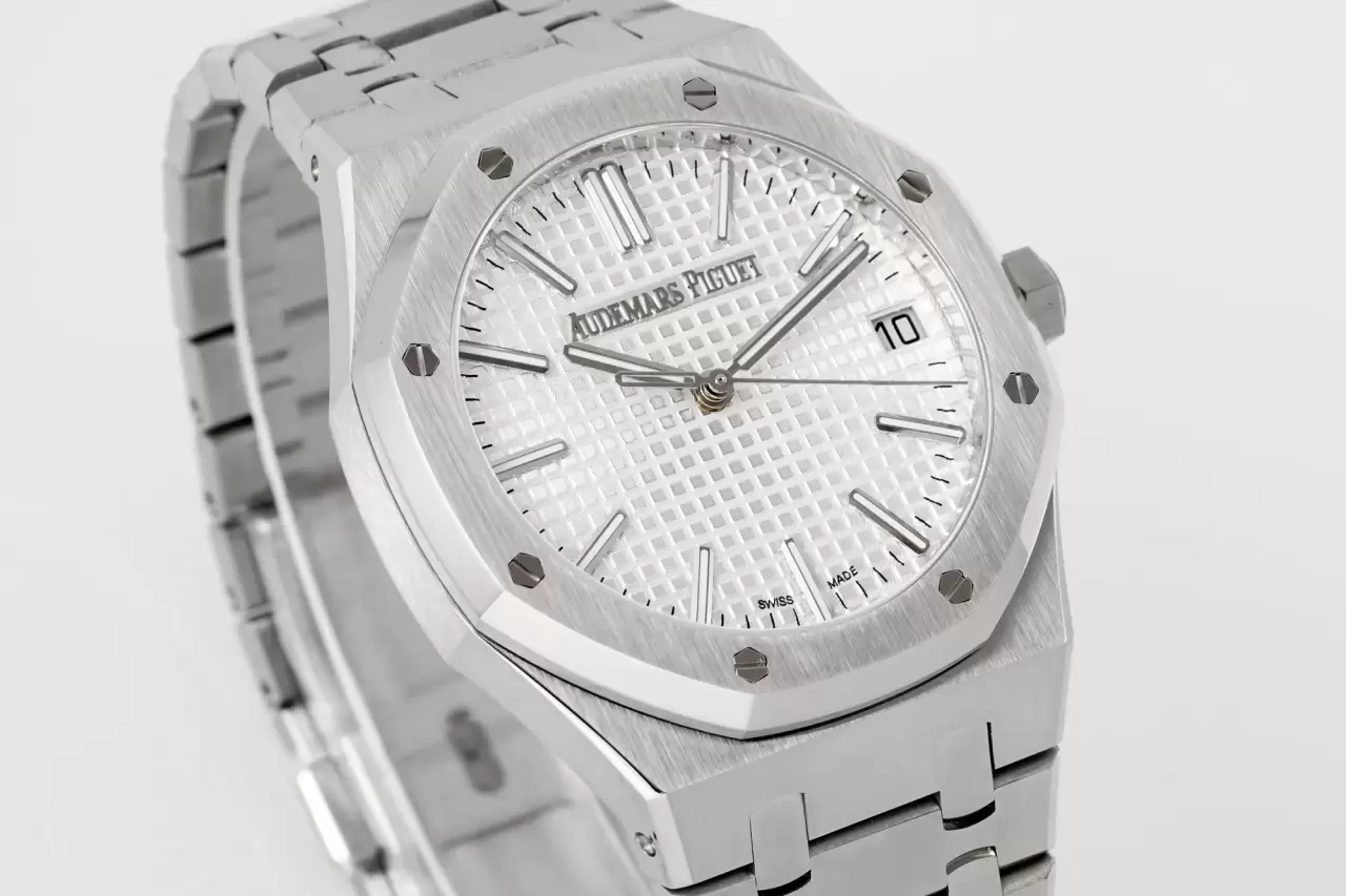 오데마피게 APS공장 오데마피게 로얄오크 50주년 한정판 화이트 다이얼 41mm 15510 cal.4302무브먼트, 두께 10.4mm 상세 이미지 2