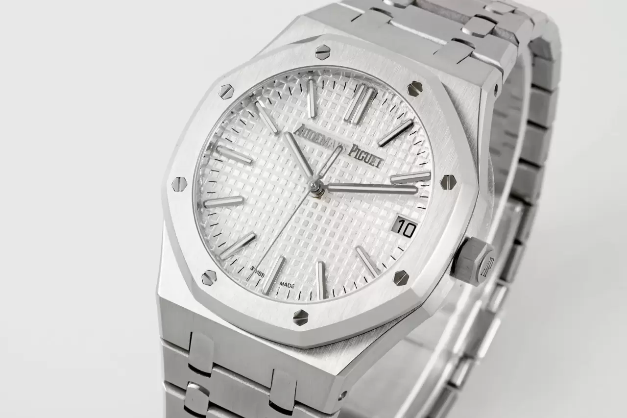 오데마피게 APS공장 오데마피게 로얄오크 50주년 한정판 화이트 다이얼 41mm 15510 cal.4302무브먼트, 두께 10.4mm 상세 이미지 3