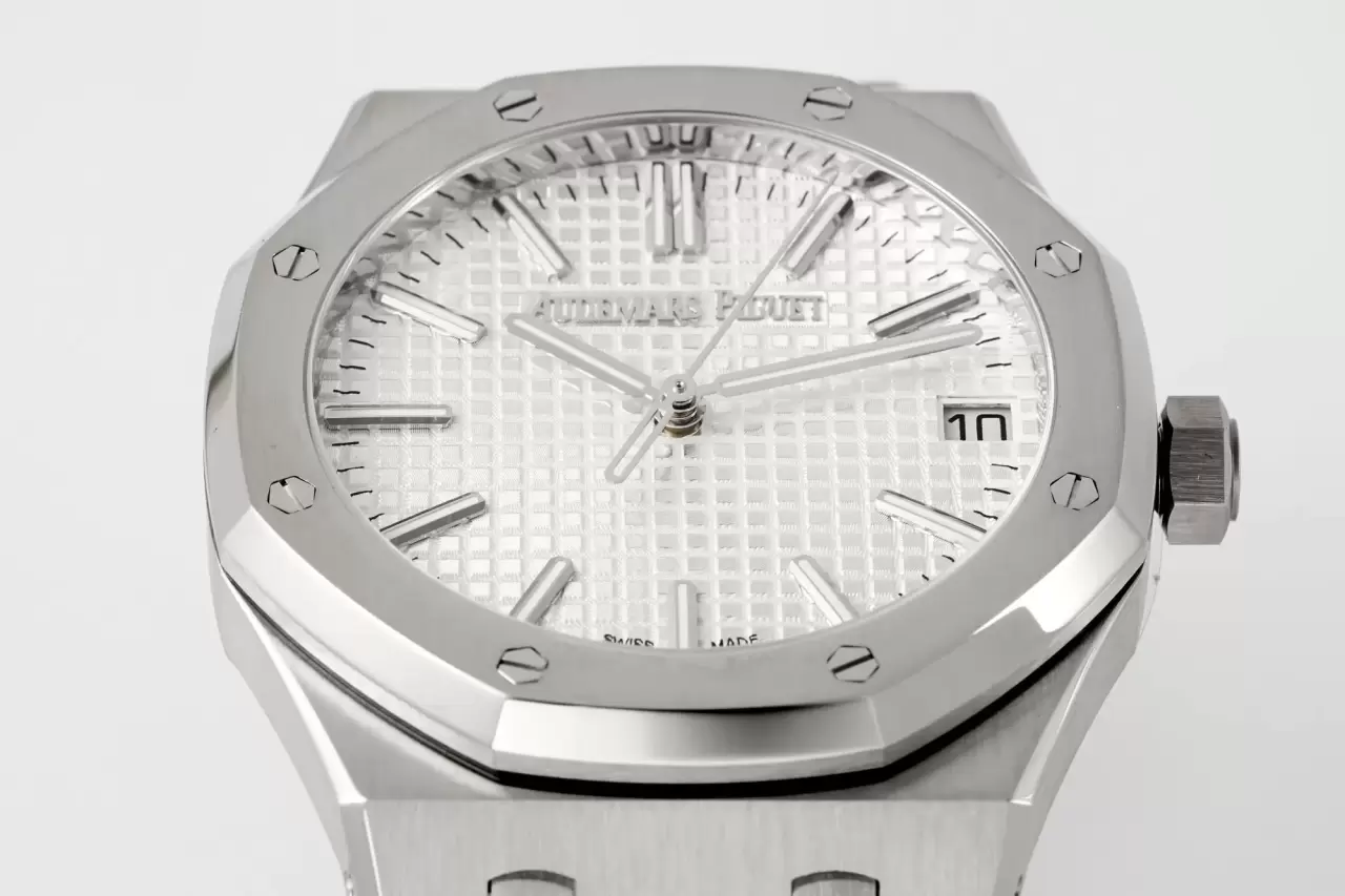 오데마피게 APS공장 오데마피게 로얄오크 50주년 한정판 화이트 다이얼 41mm 15510 cal.4302무브먼트, 두께 10.4mm 상세 이미지 4