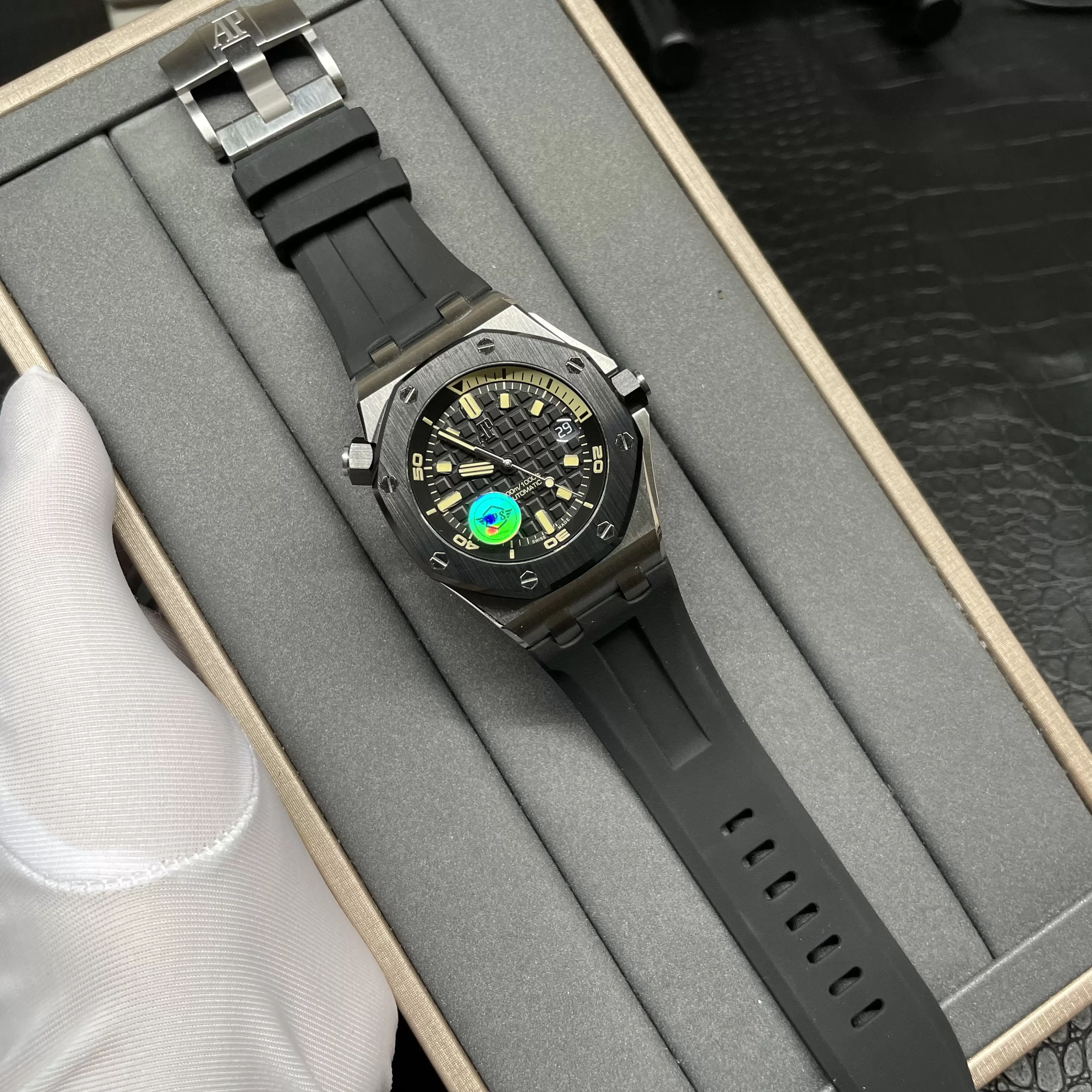 오데마피게 APS공장 오데마피게 로얄오크 오프쇼어 다이버 42mm 15720CN.OO.A002CA.01 CAL.4308 무브먼트 상세 이미지 1