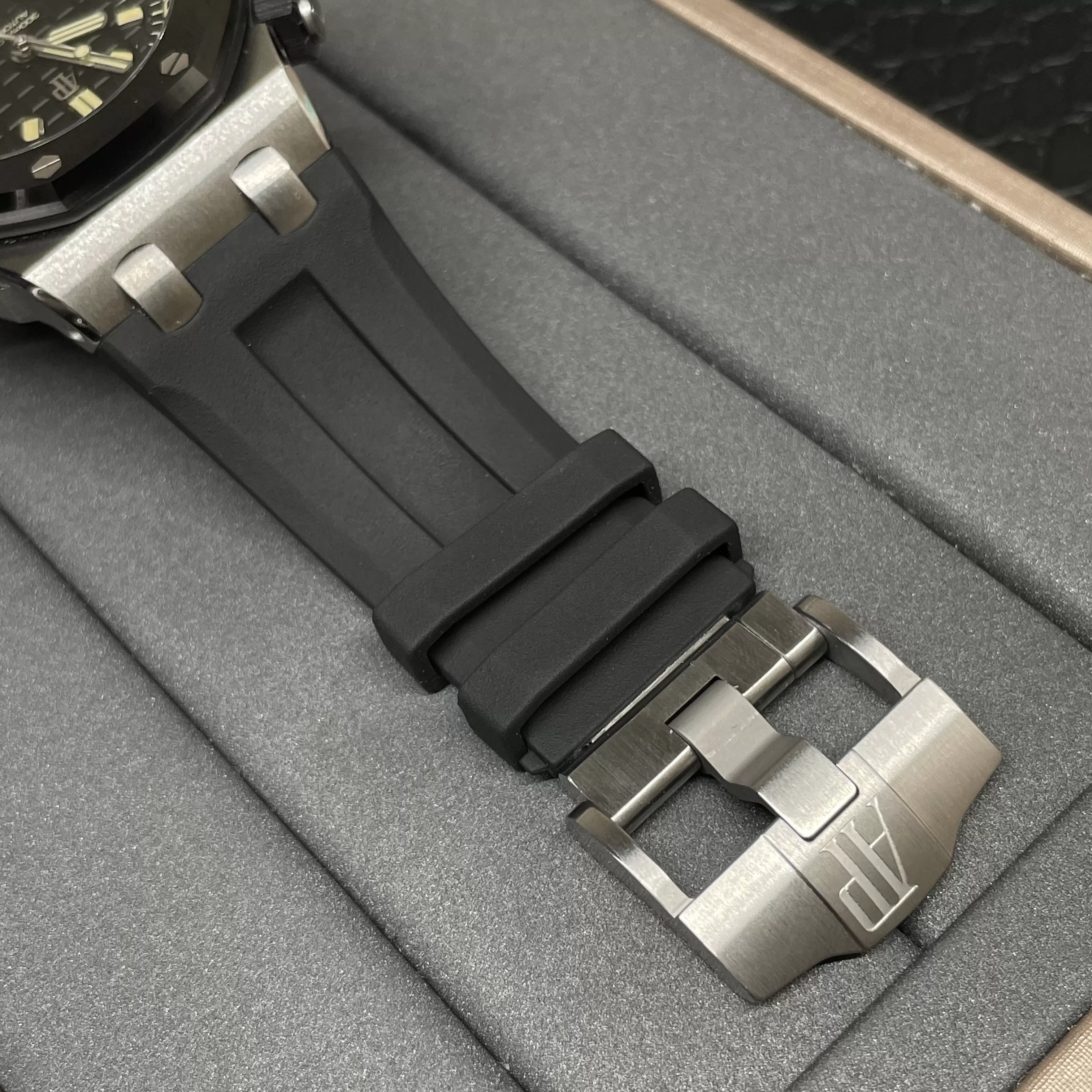 오데마피게 APS공장 오데마피게 로얄오크 오프쇼어 다이버 42mm 15720CN.OO.A002CA.01 CAL.4308 무브먼트 상세 이미지 8